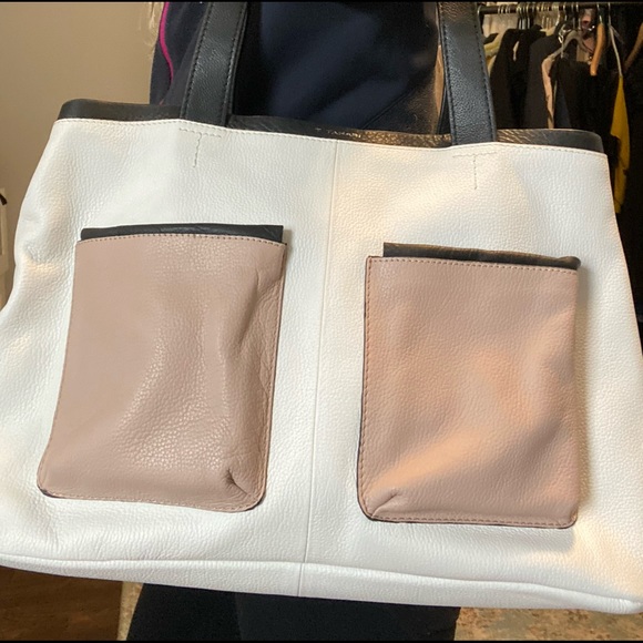 Amazing T Tahari white and black Crawford tote - Picture 1 of 4